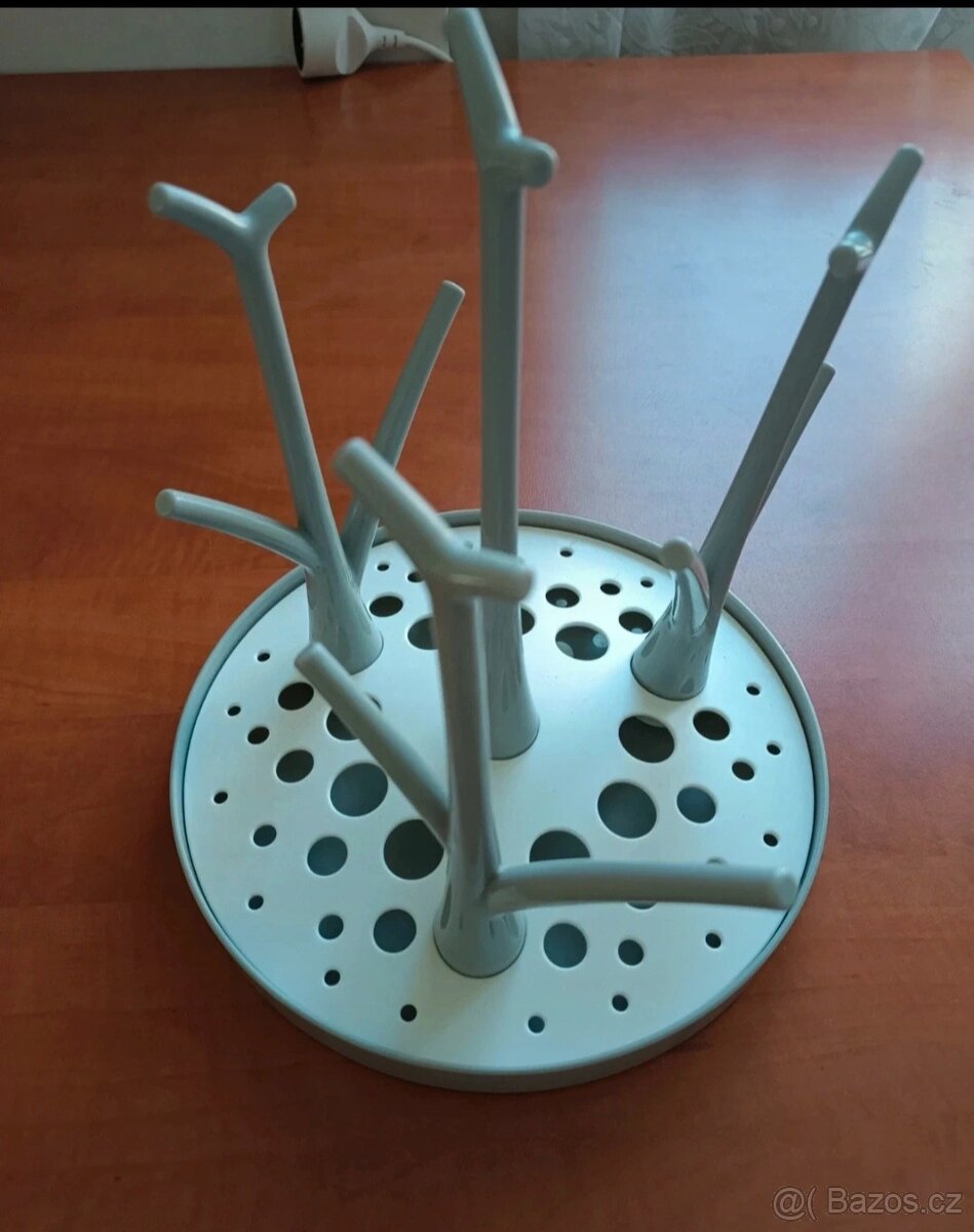 Sušák na dětské láhve