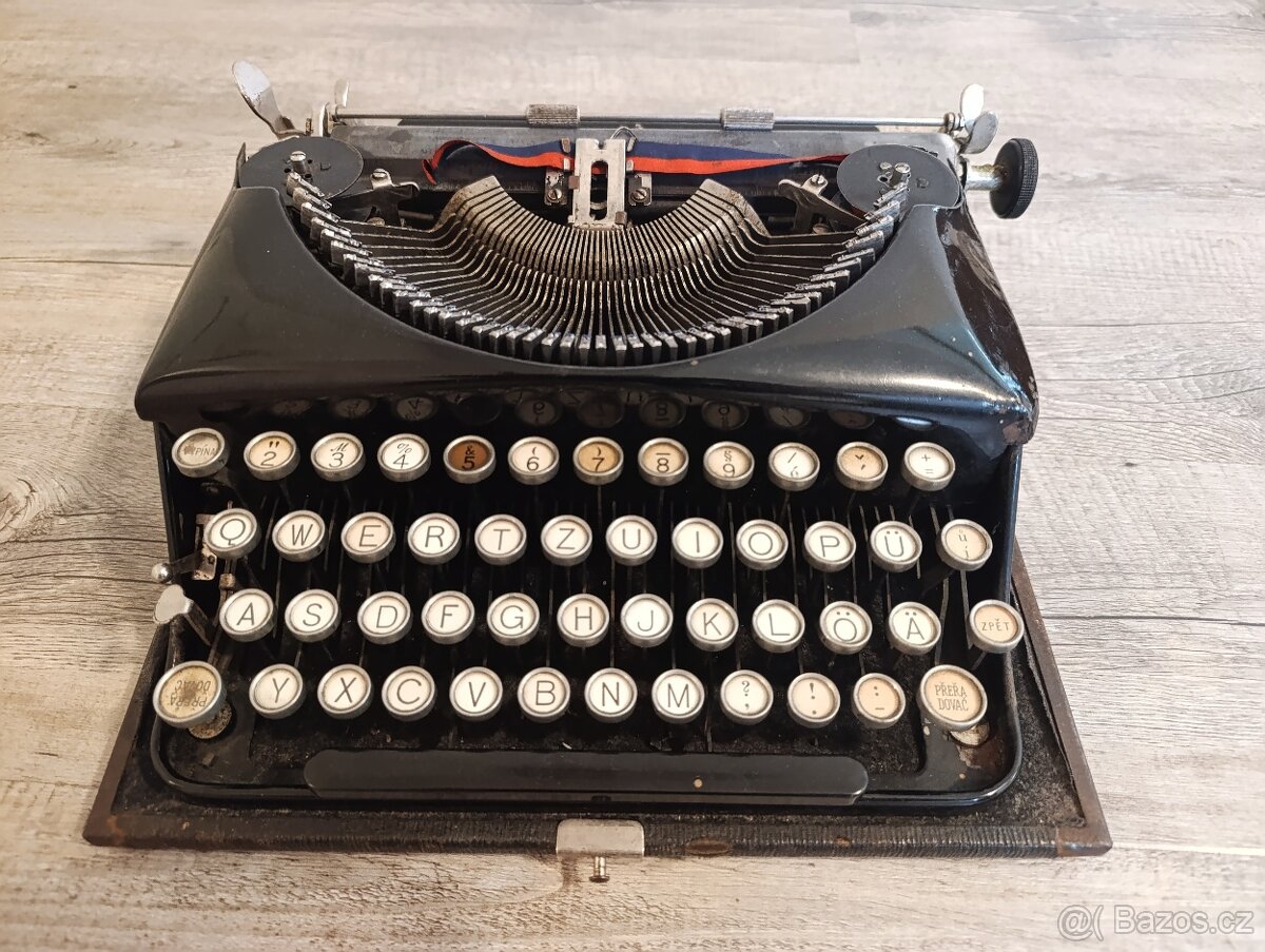 Psací stroj – funkční, klasický mechanický model