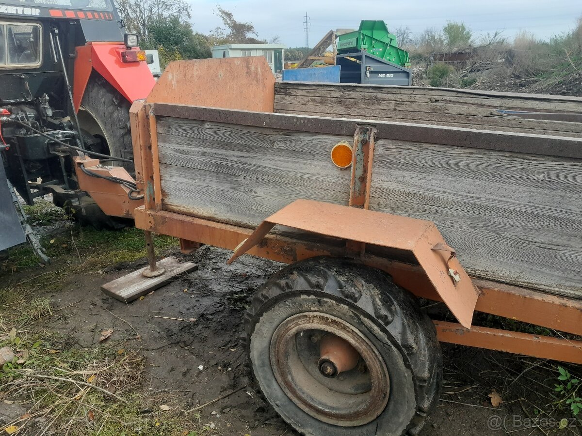 Sklápěcí kára za traktor