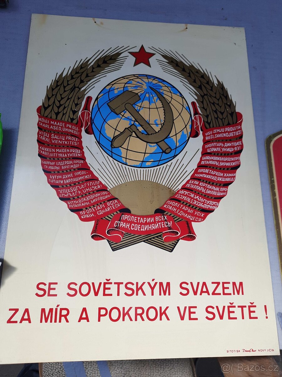 Retro plakáty s komunistickými motivy