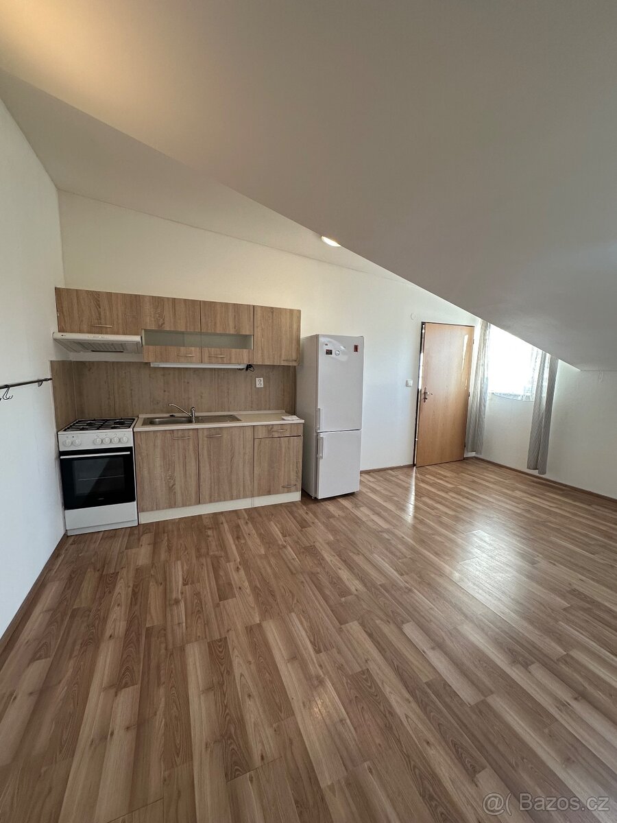 Pronájem ateliéru 3+kk - 63 m2, ul. Nováčkova - Brno .