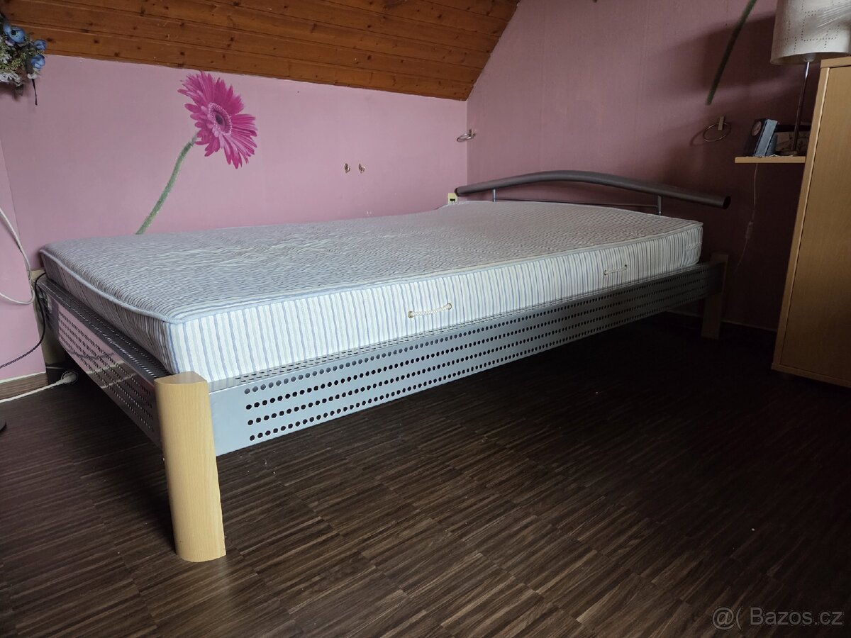 Daruji postel a matraci 140 x 200 cm za odvoz