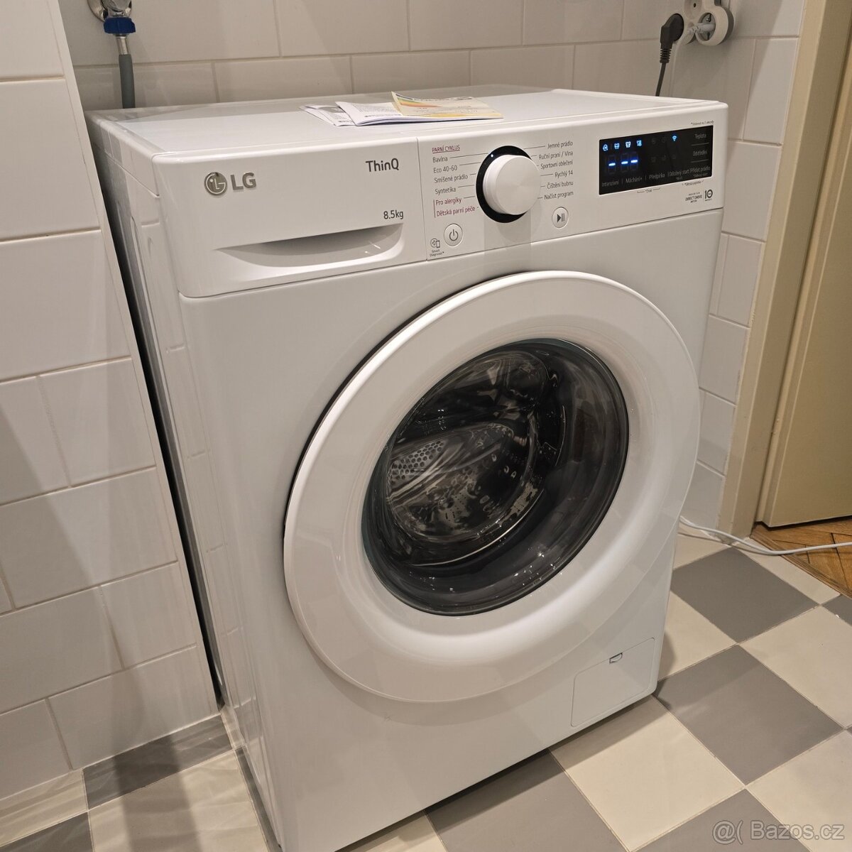 Úzká parní pračka LG 8,5 kg 1200 ot. Direct Drive A