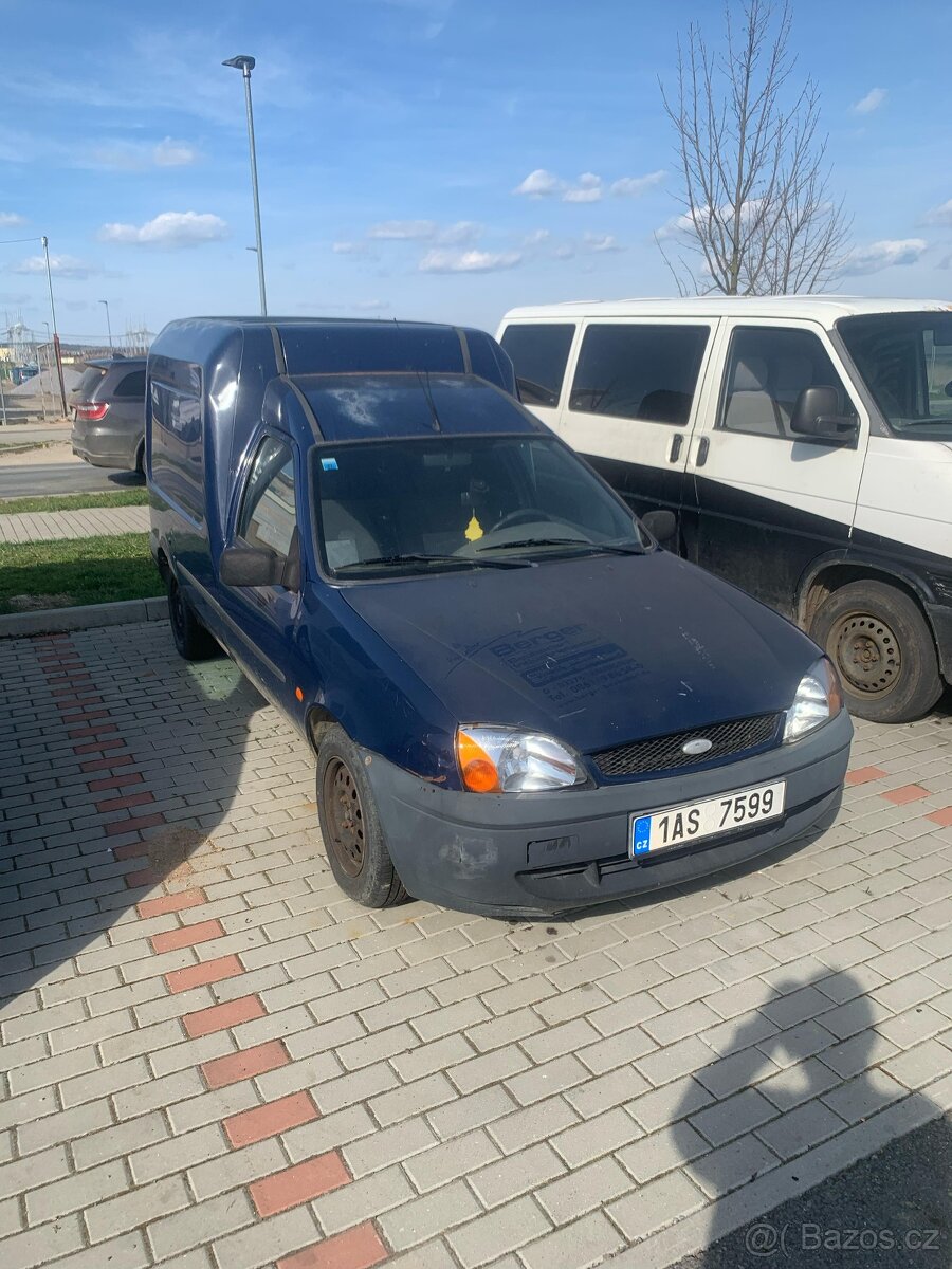 automobil Ford Courier