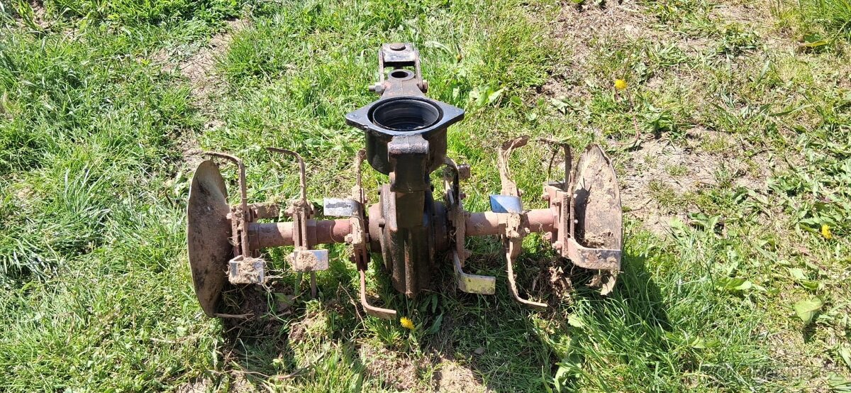 Rotavator Tera vari příslušenství.