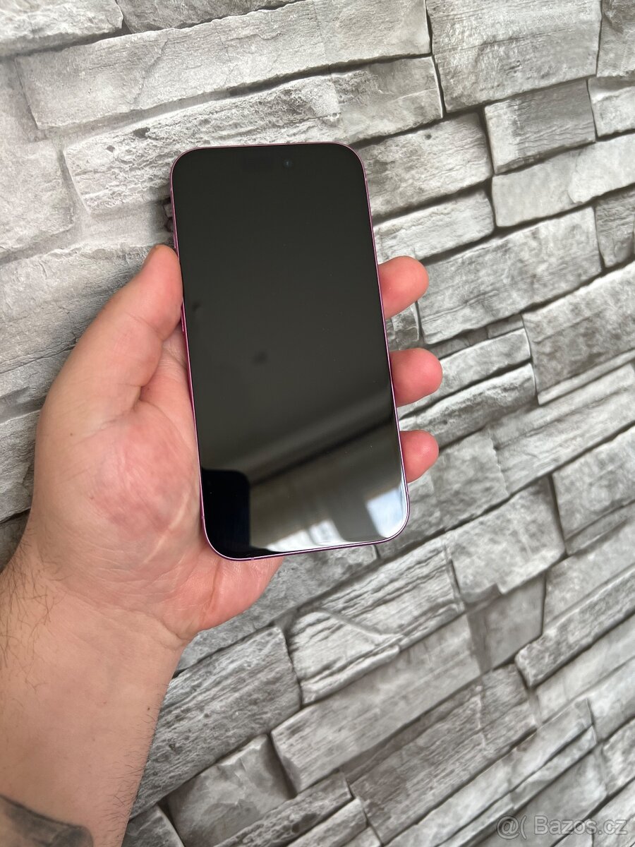 iPhone 16 Pink