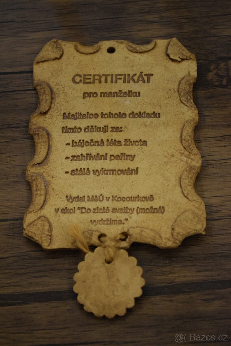 Závěsné ,keramické a dřevěné dekorace