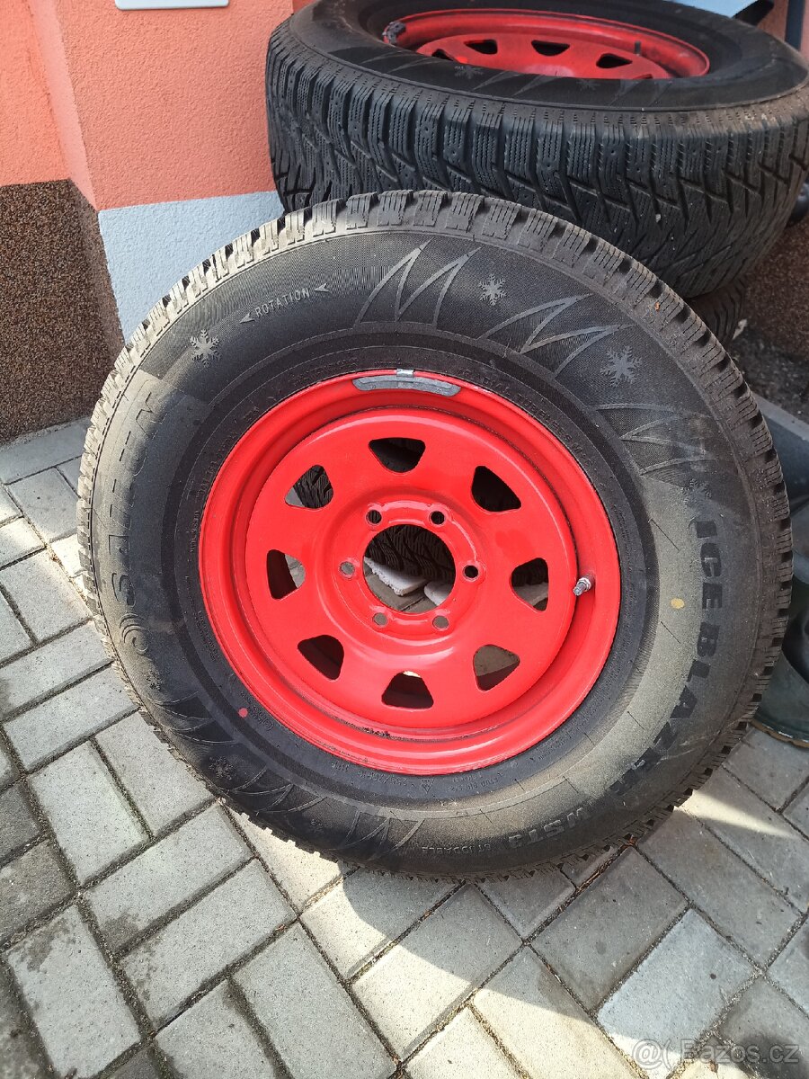 Prodám zimní sada pneu Ford ranger
