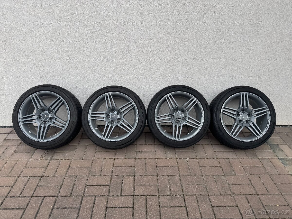 Mercedes-benz AMG kola 225/45R17