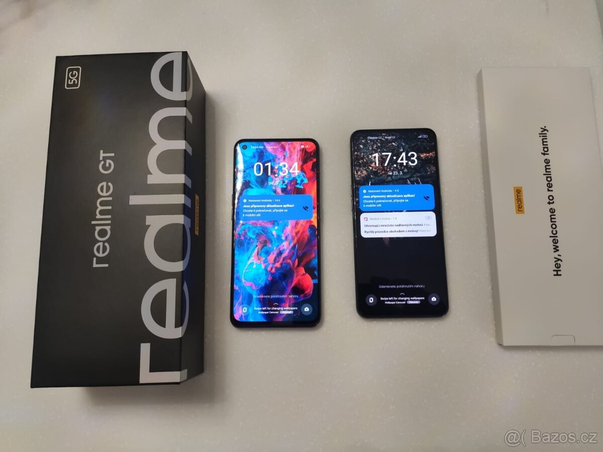 Dva mobilní telefony Realme GT 5G