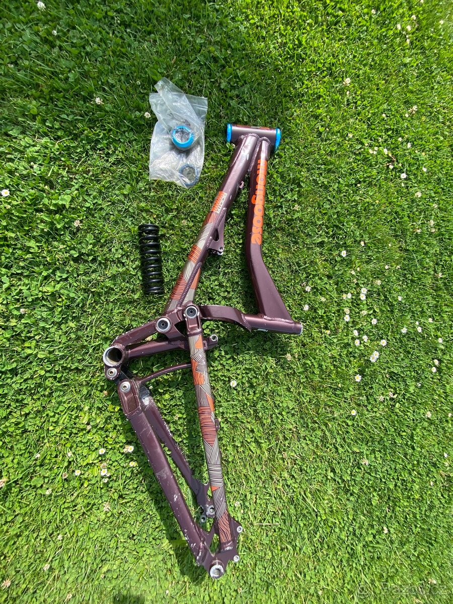 Downhill rám Mongoose Bootr vel.M + hlávko + pružina