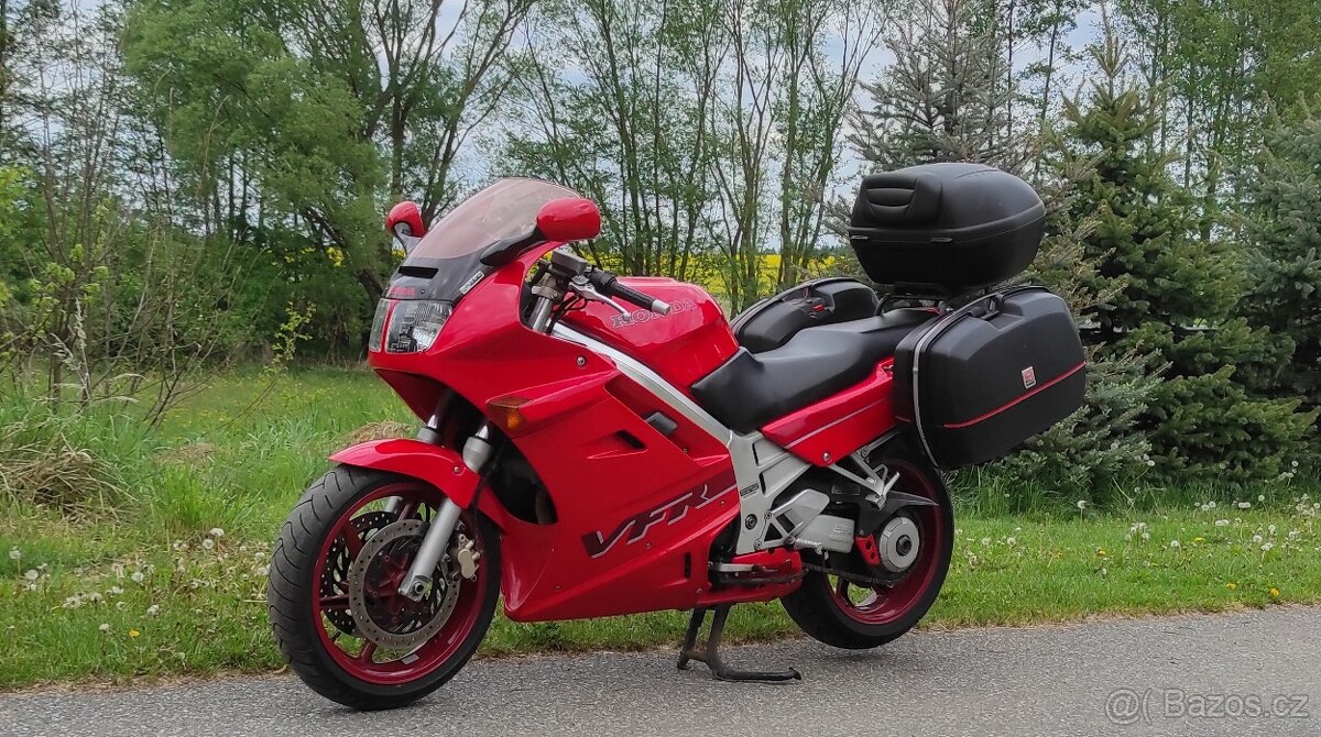 Honda VFR 750 F typ RC36