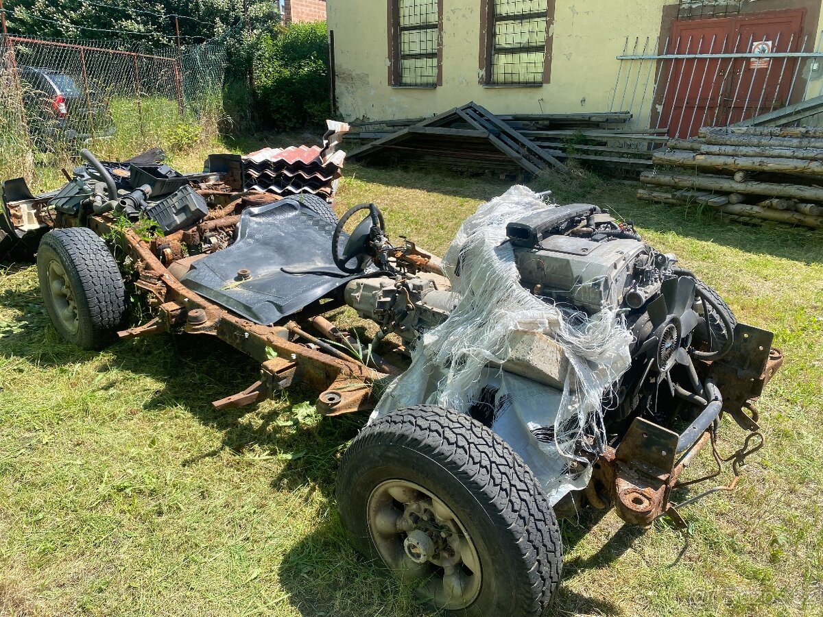 SSANGYONG MUSSO 2.3 - KOMPLETNÍ ŠASÍ S MOTOREM 4x4