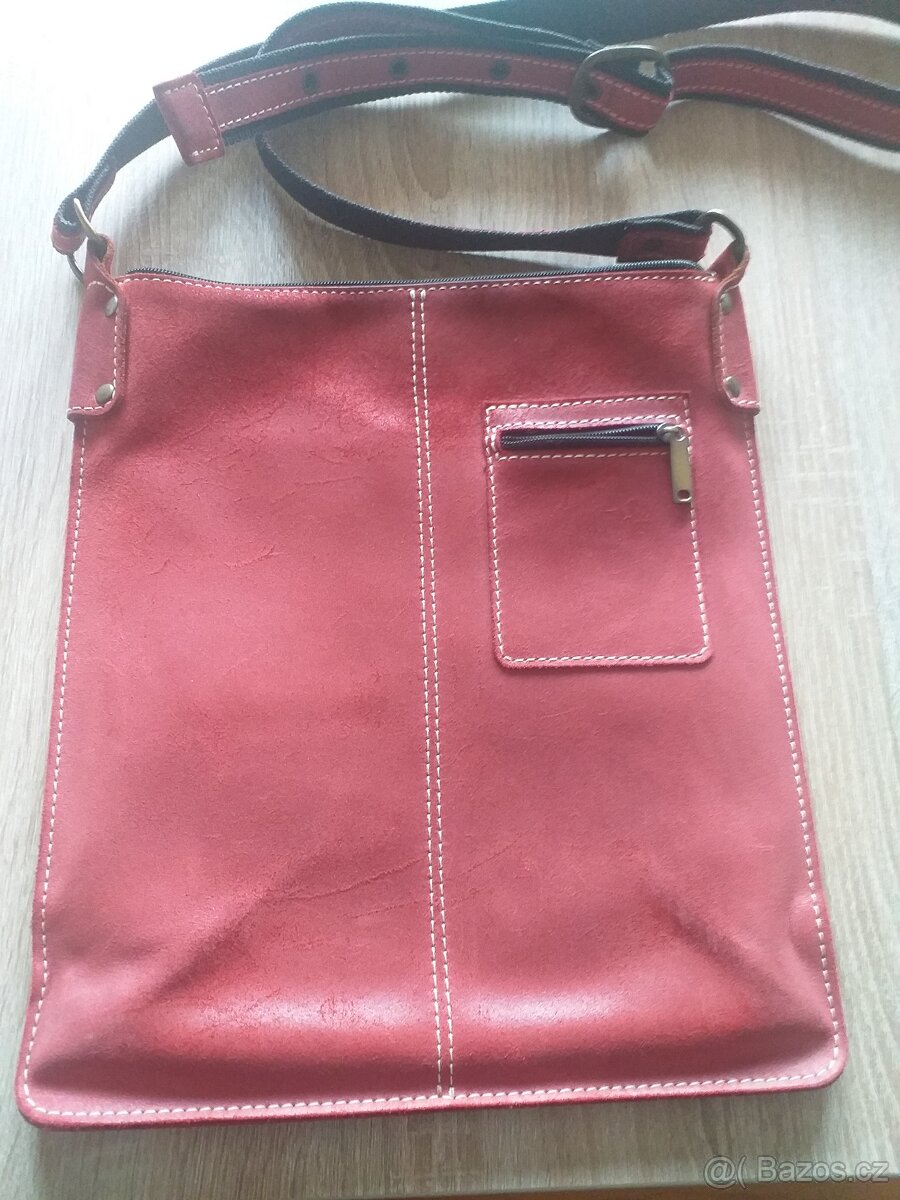 Kožená crossbody kabelka 31 x 35cm