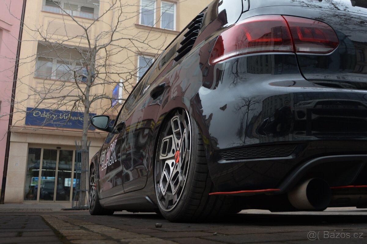 Alu kola RADI8 R8CM9 BLACK MASHINED