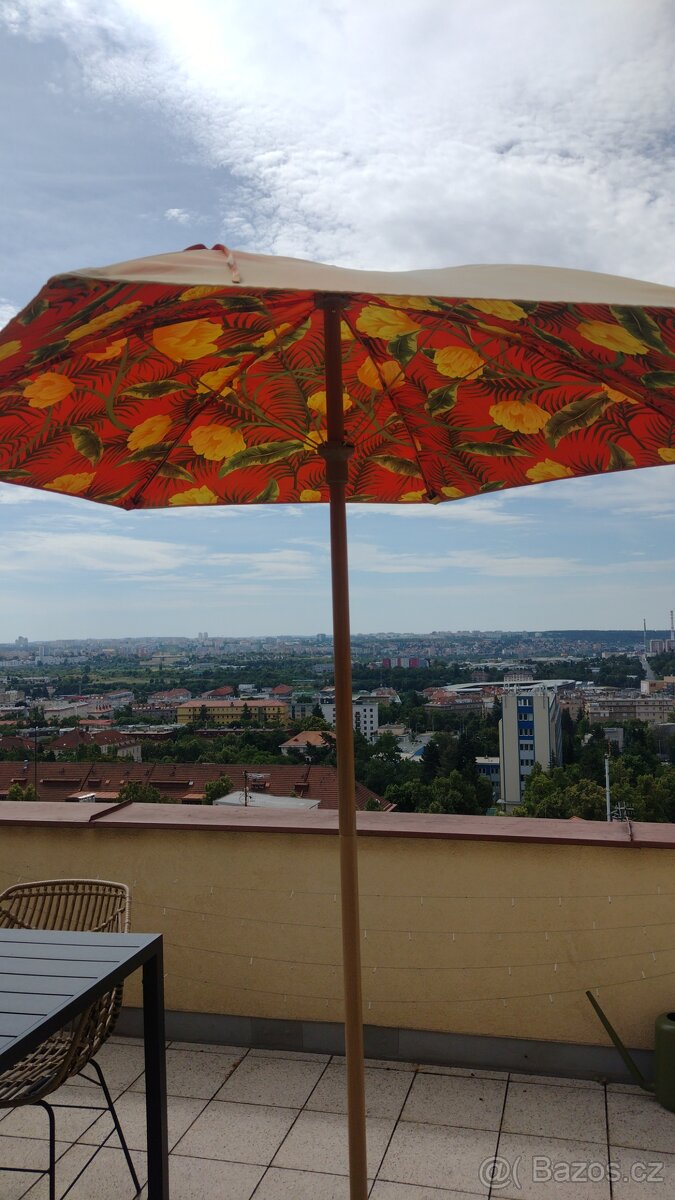 Květinový slunečník na zahradu nebo balkon