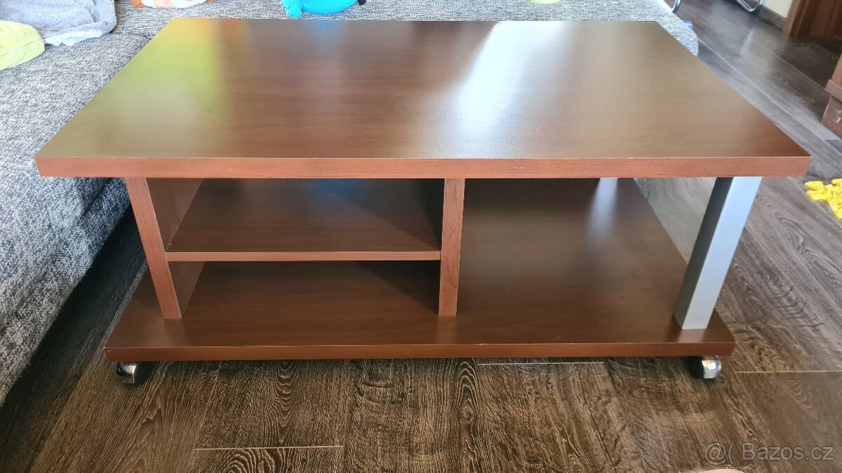 Masivní konferenční stůl, stolek s košíkem