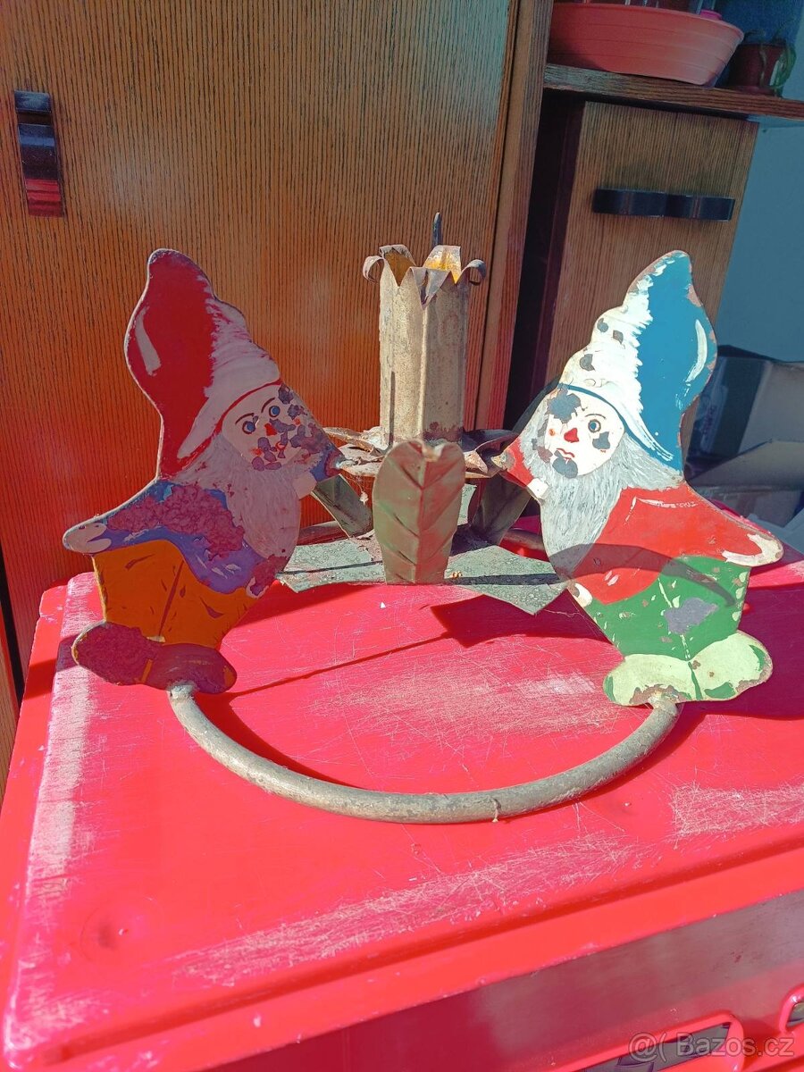 Prodám starý kovový stojan na vánoční stromeček