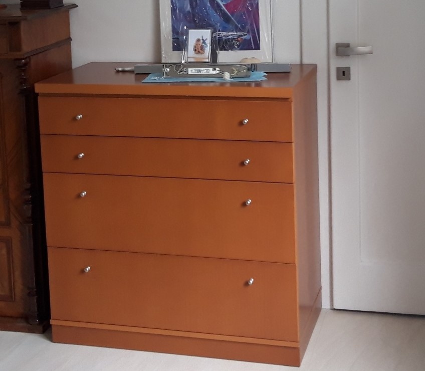 Komoda prádelník zásuvková skříň