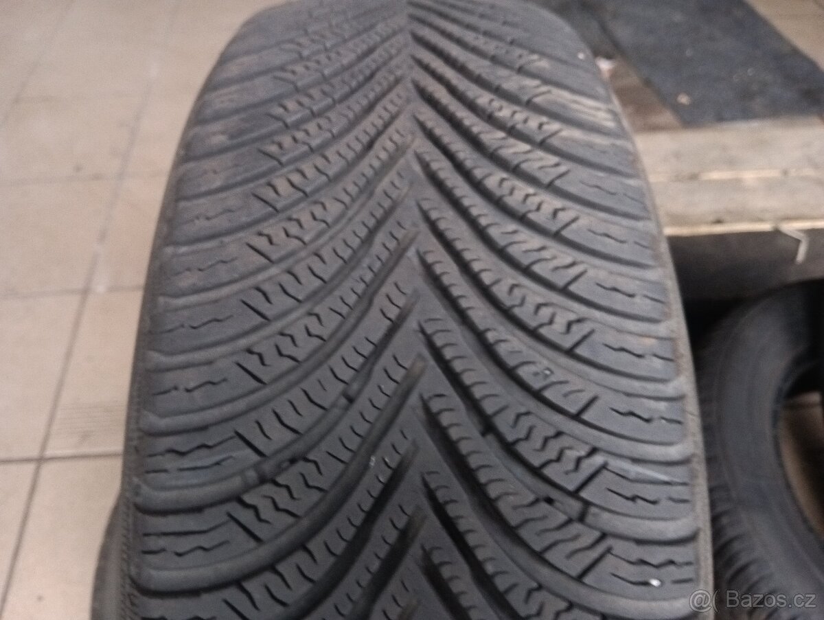 205/60 R16 MICHELIN (5mm) č.15821/b4