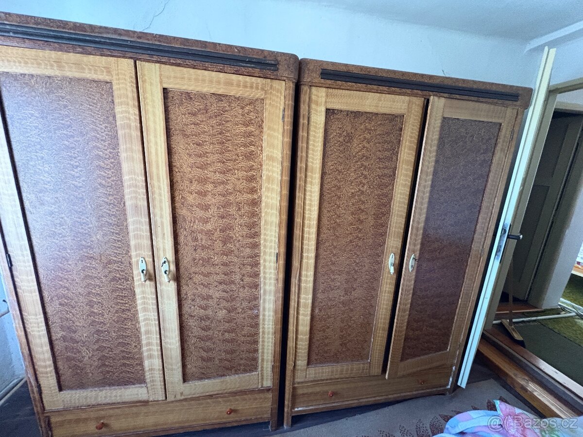 Stare satni skrine po babicce - retro