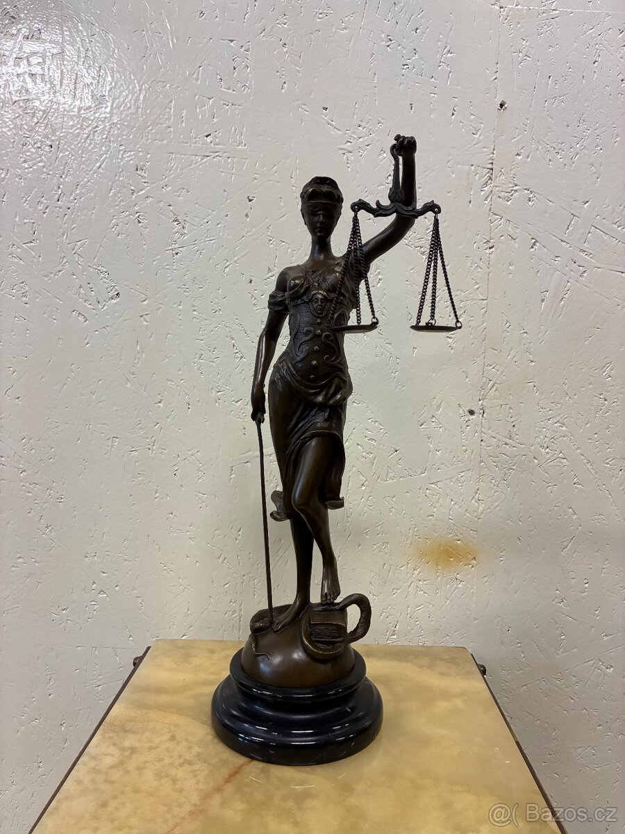 Bronzová socha Spravedlivosti