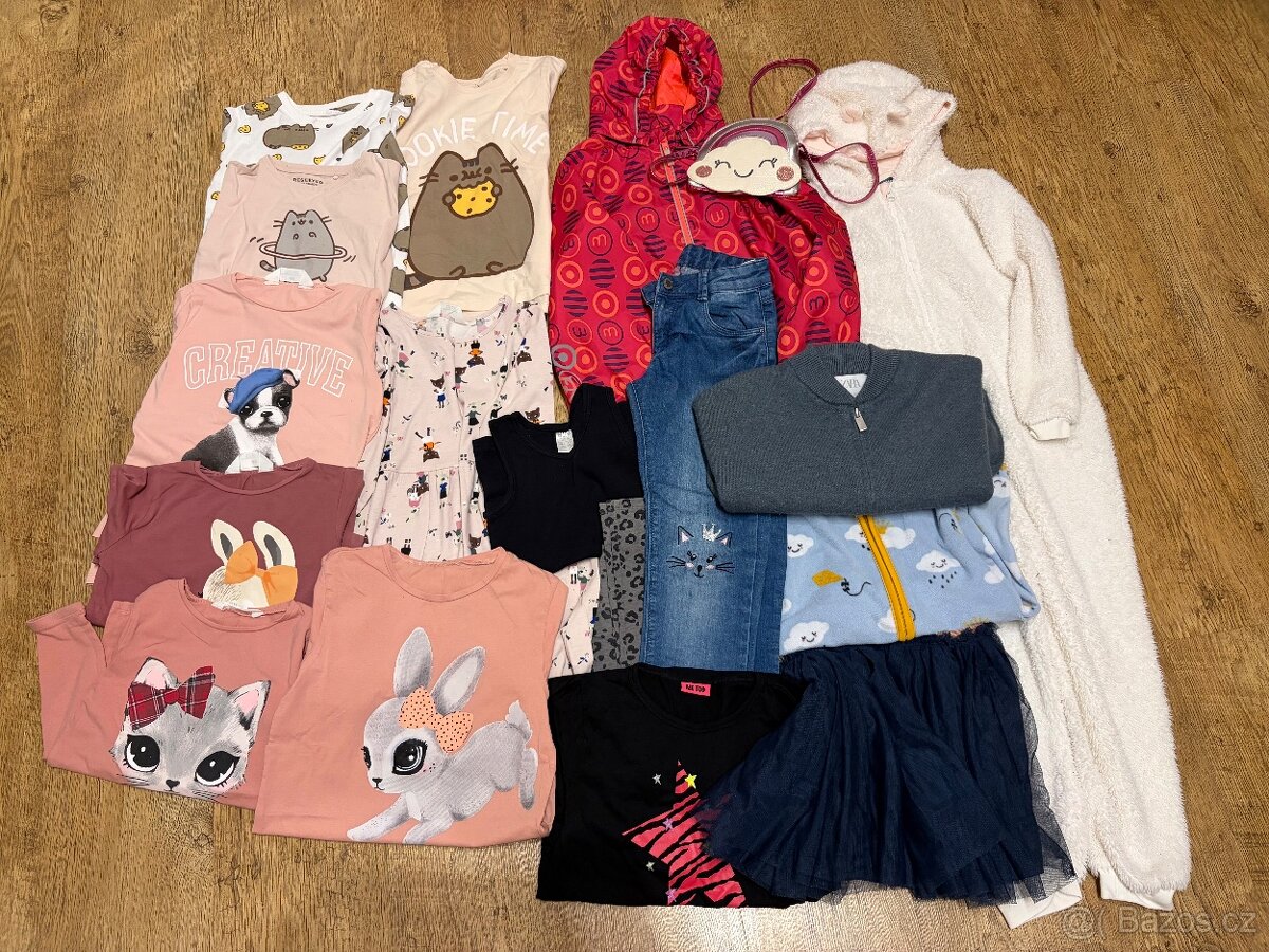 Balík oblečení pro holčičku vel. 122-128, 17 kusů