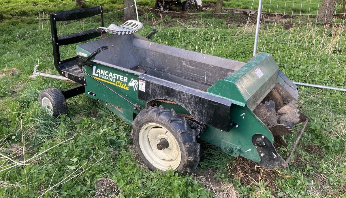 Zánovní koňské rozmetadlo 1t i za čtyřkolku / auto