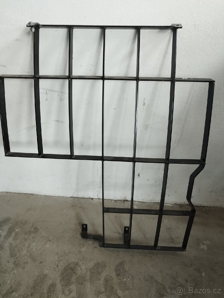 Čelní mříž JCB 520-40