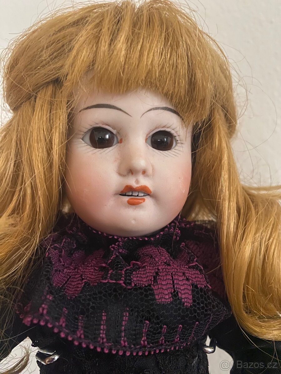 Starožitná německá panenka