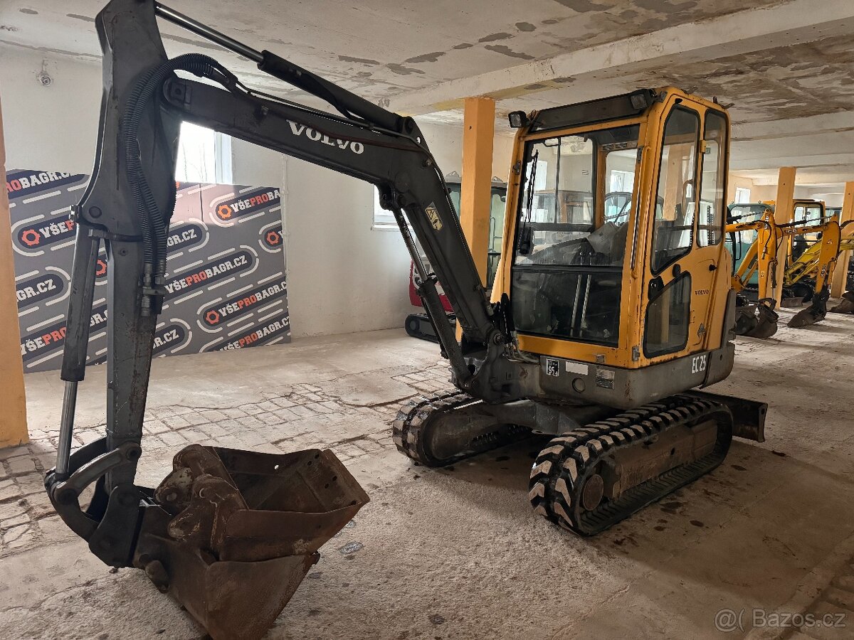 Minibagr Volvo ec25 2004 2x lzice