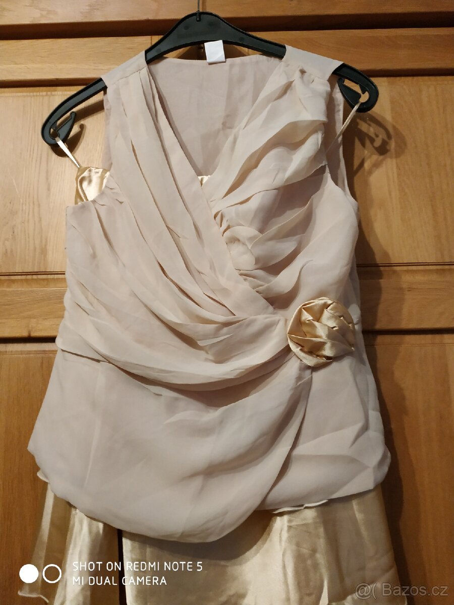 Nové zlaté, plesové šaty