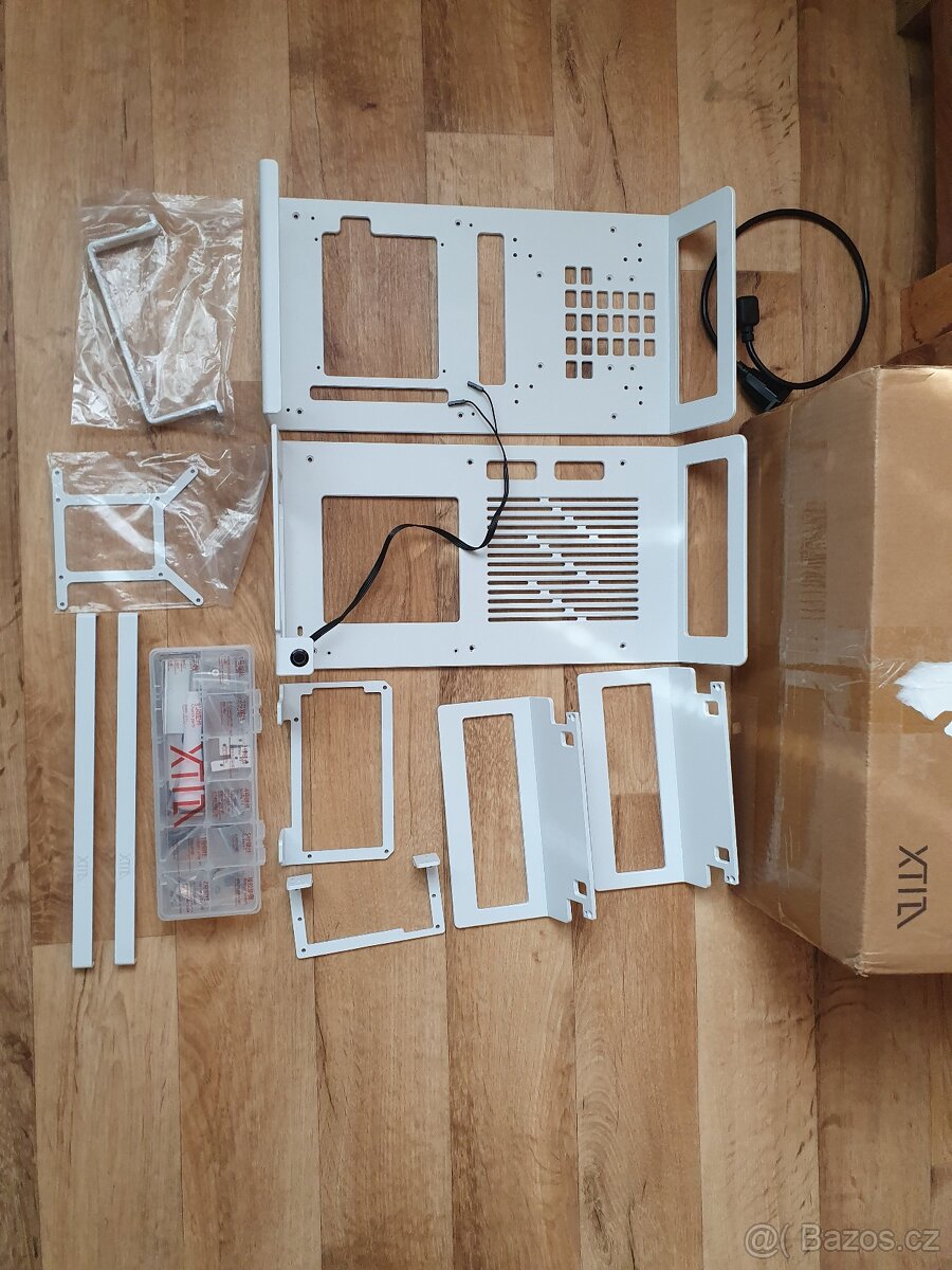 Netradiční case XTIA PROTO-L V2 - bílá