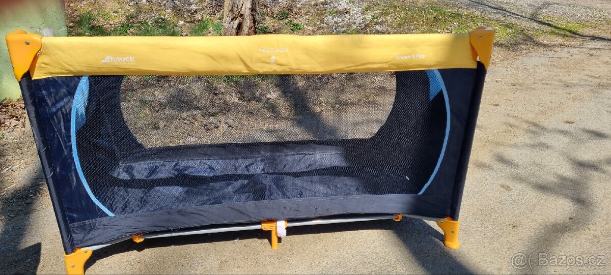 Přenosná postýlka