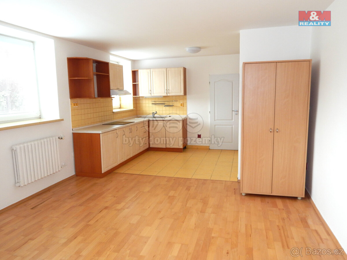 Pronájem bytu 3+kk, 12 m², Zlín, ul. třída 3. května, pokoj