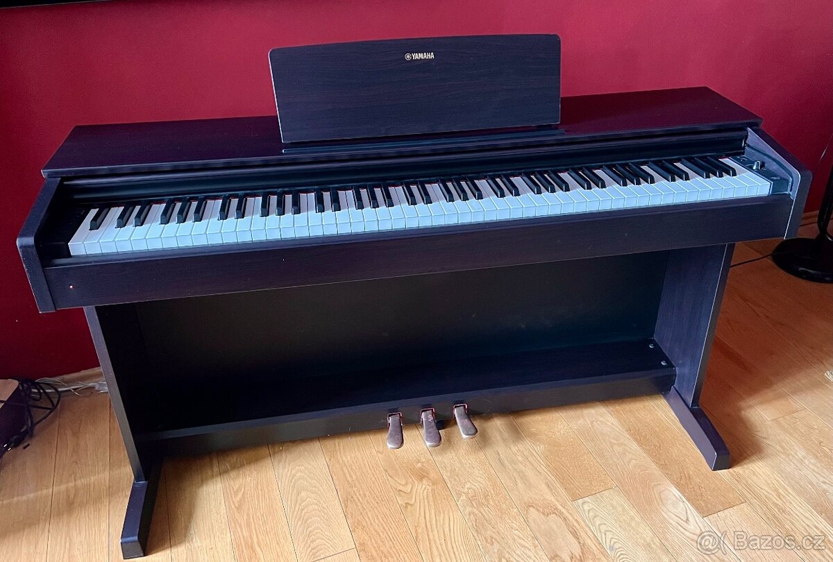 Yamaha Arius YDP-143 Digitální piano