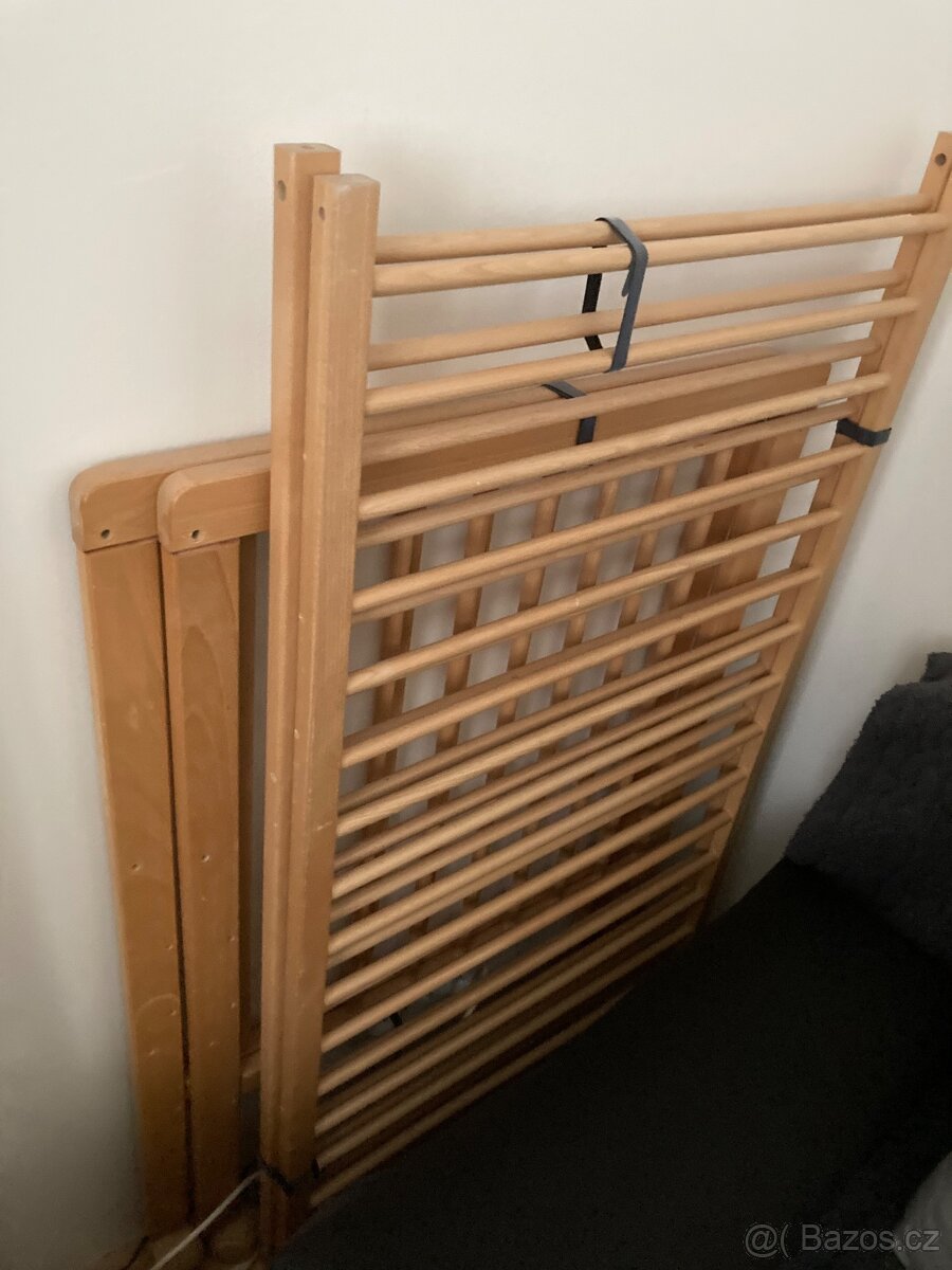 Dětská postýlka dřevěná
