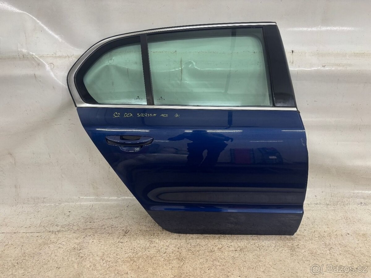 Zadní pravé dveře Škoda Superb 2 sedan