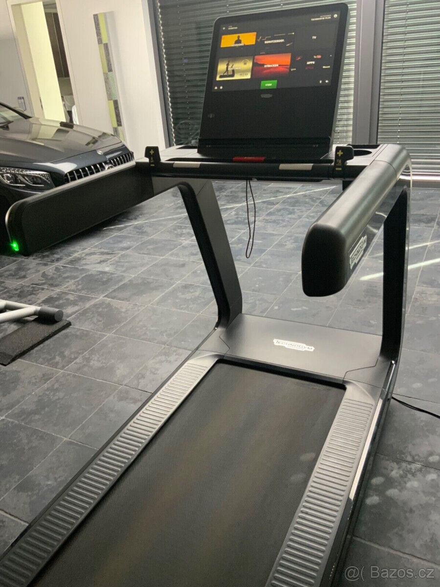 Běžecký pás Technogym Artis Run
