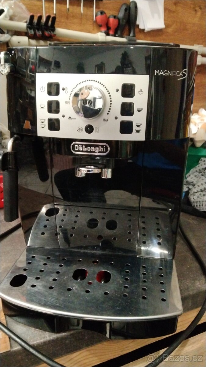 Automatický kávovar DeLonghi