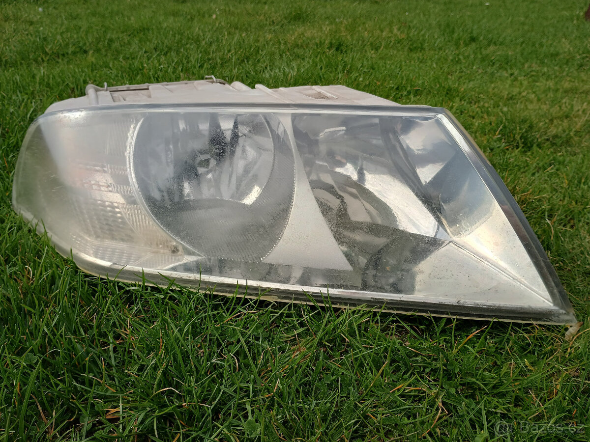 Přední světla Škoda Octavie 2