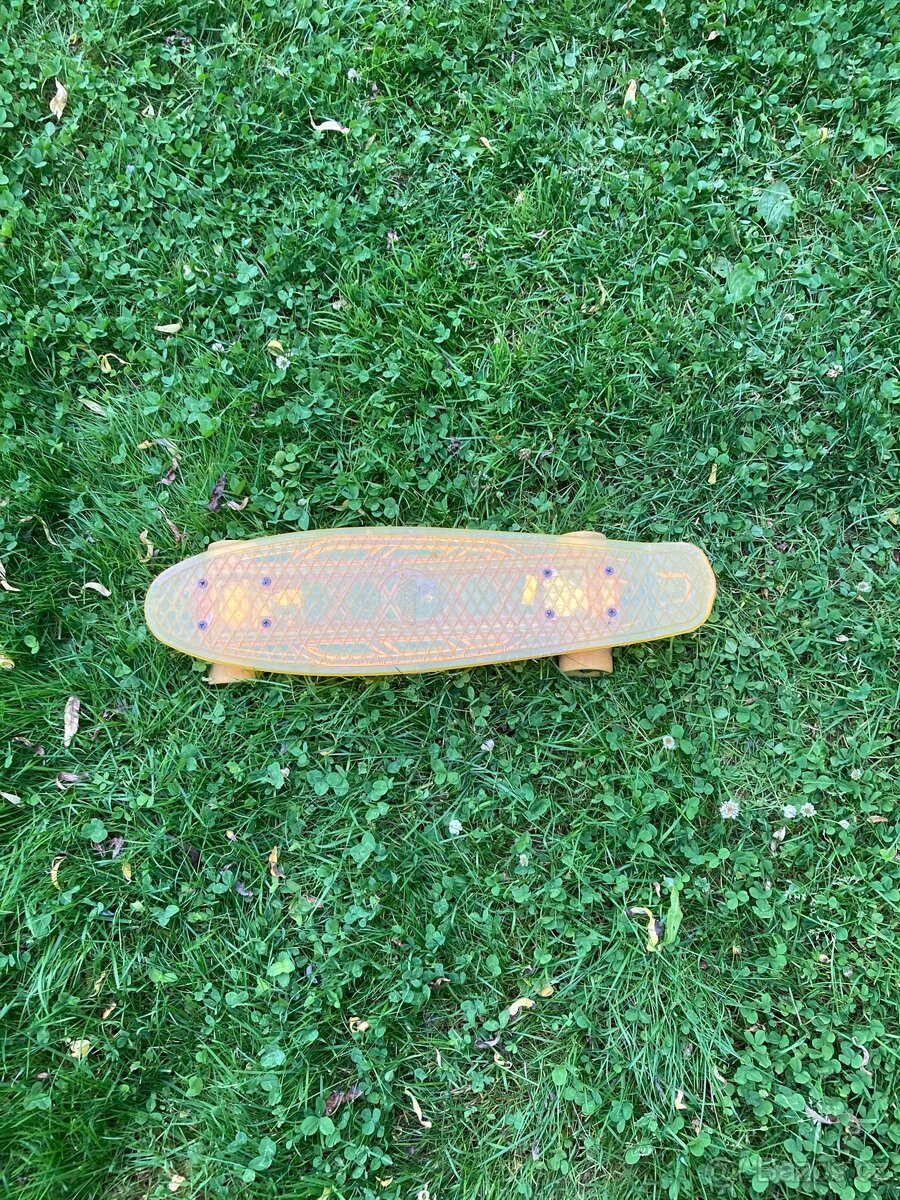 Svítící pennyboard