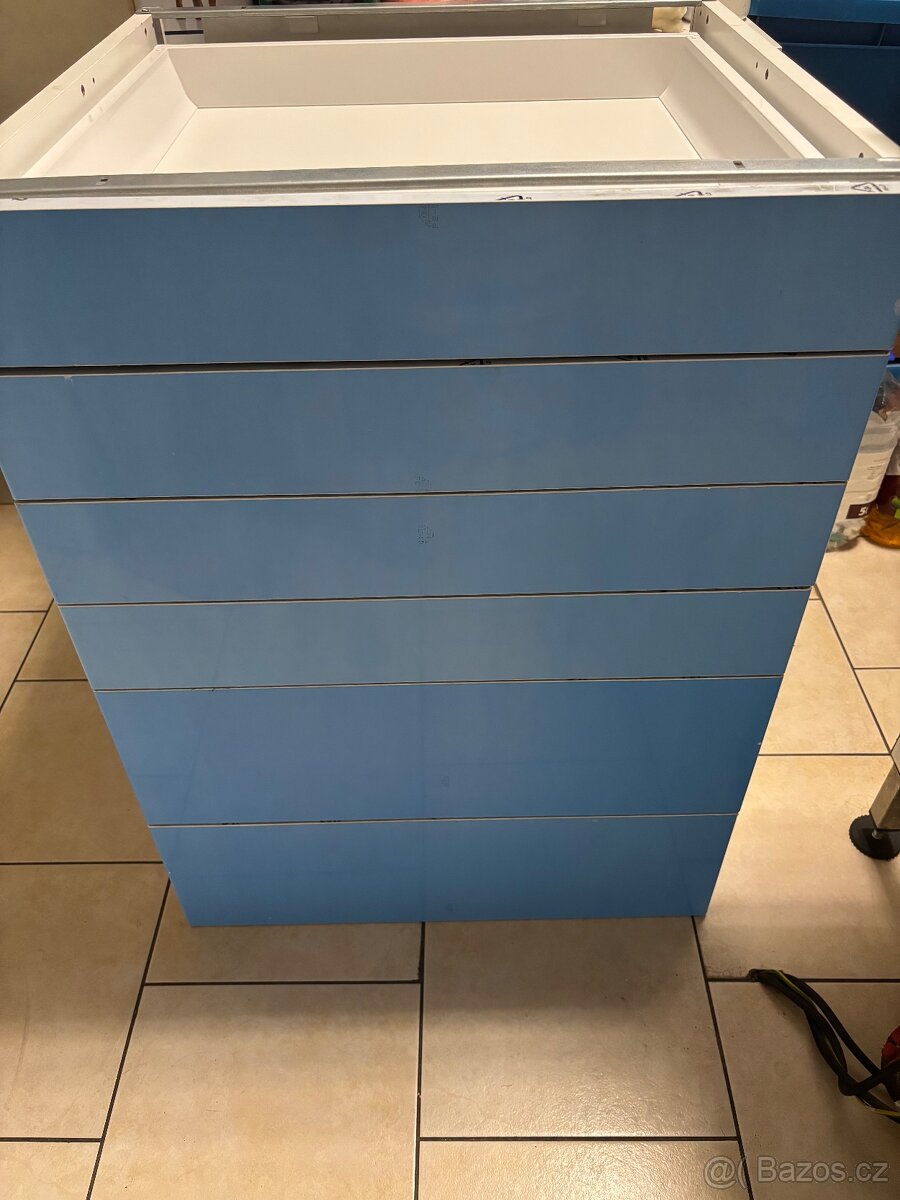 Prodám dvě nové kuchyňské skříňky