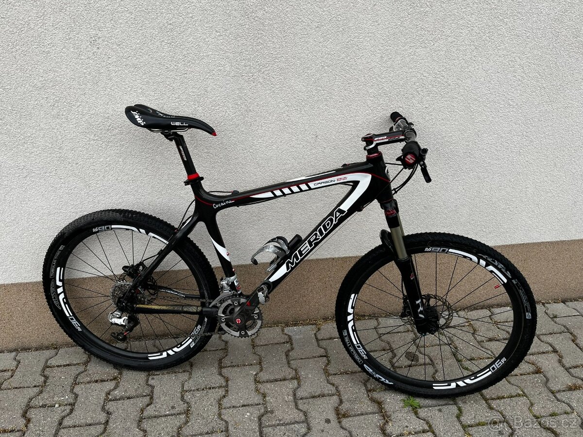 Celo-karbonové horské kolo Merida