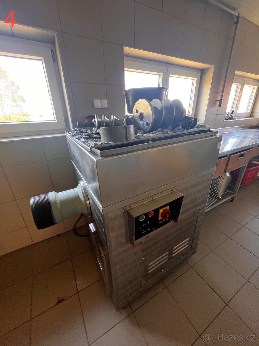 Řezačka masa RM1000