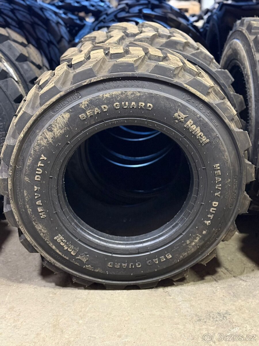 Pneumatiky na šmykový nakladač 10-16.5 / 12-16.5