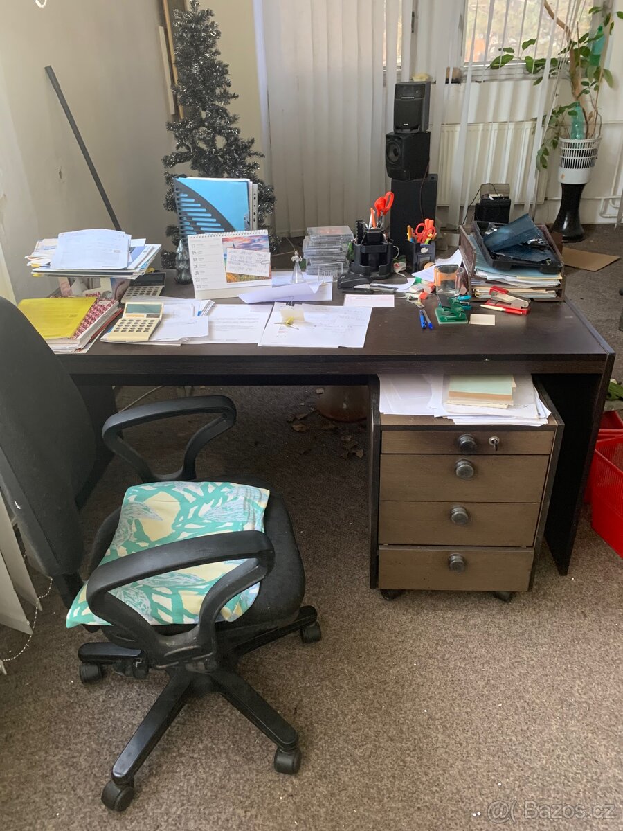 Stul kancelarsky +kontejner + zidle