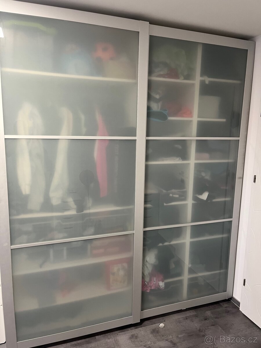 Posuvné dveře alu+sklo IKEA Pax