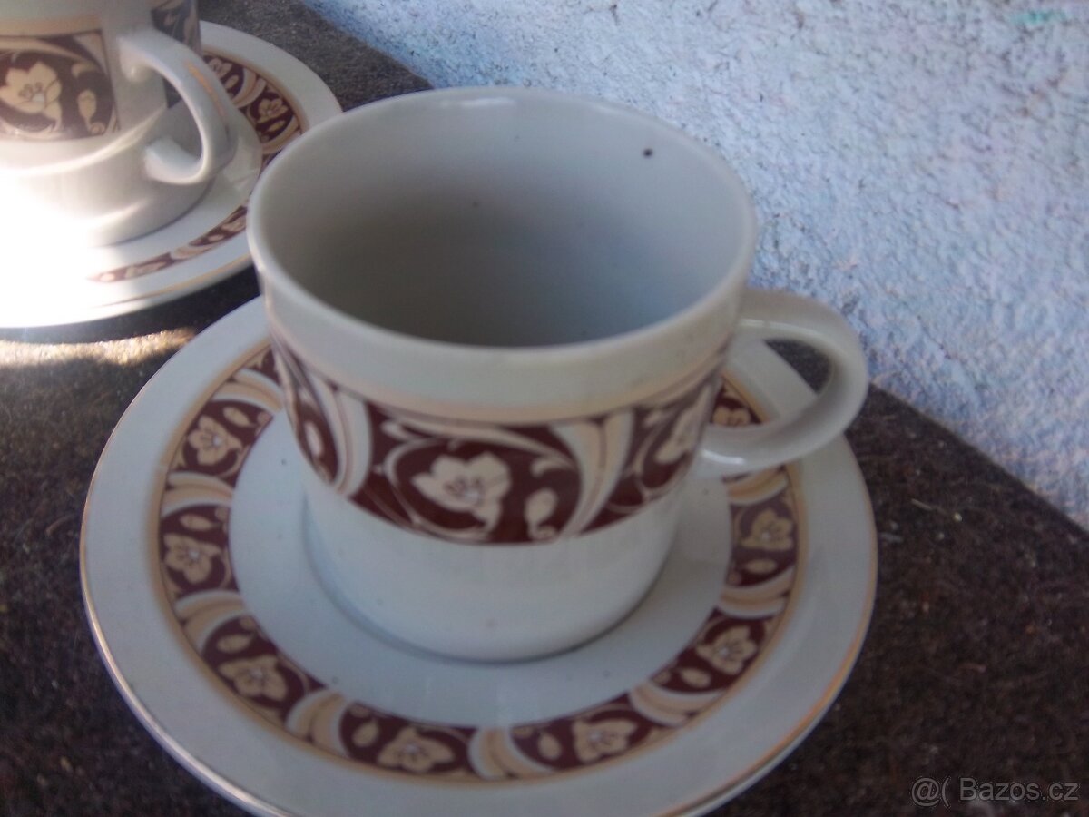 hrnek s podšálkem