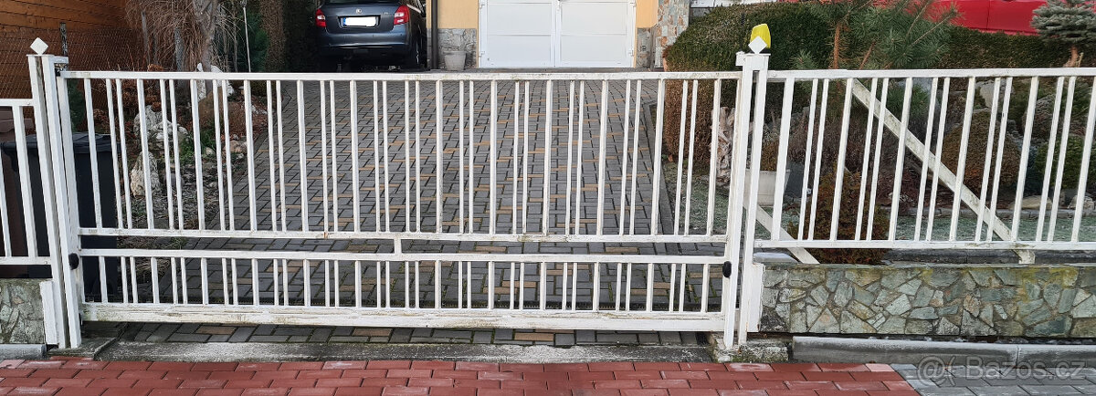 Samonosná posuvná brána